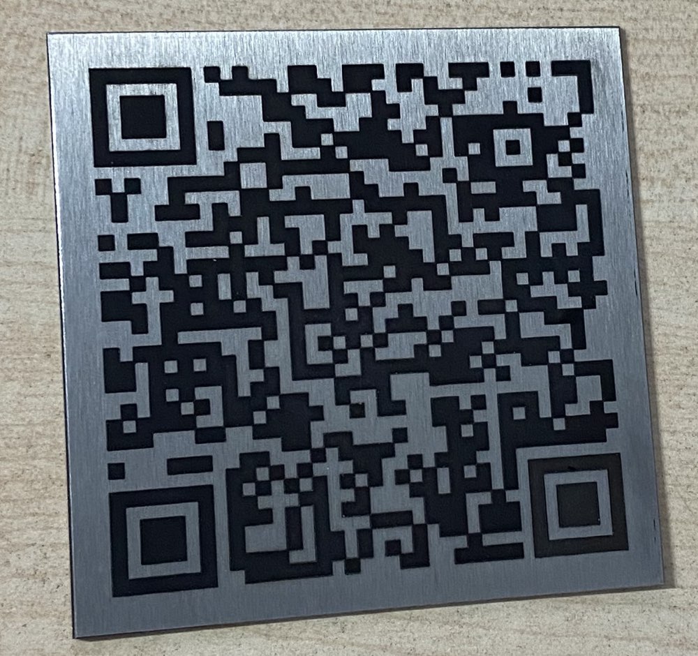 Nerezová destička 8×8 cm s vygravírovaným QR kódem